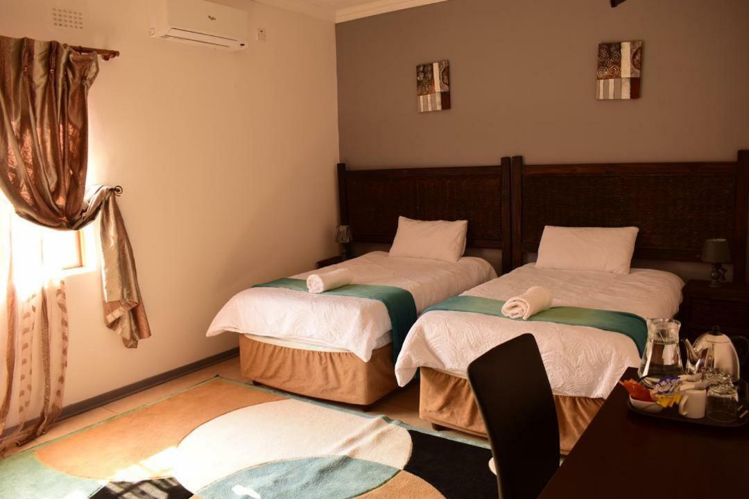 Skyhawk Guesthouse Габороне Экстерьер фото